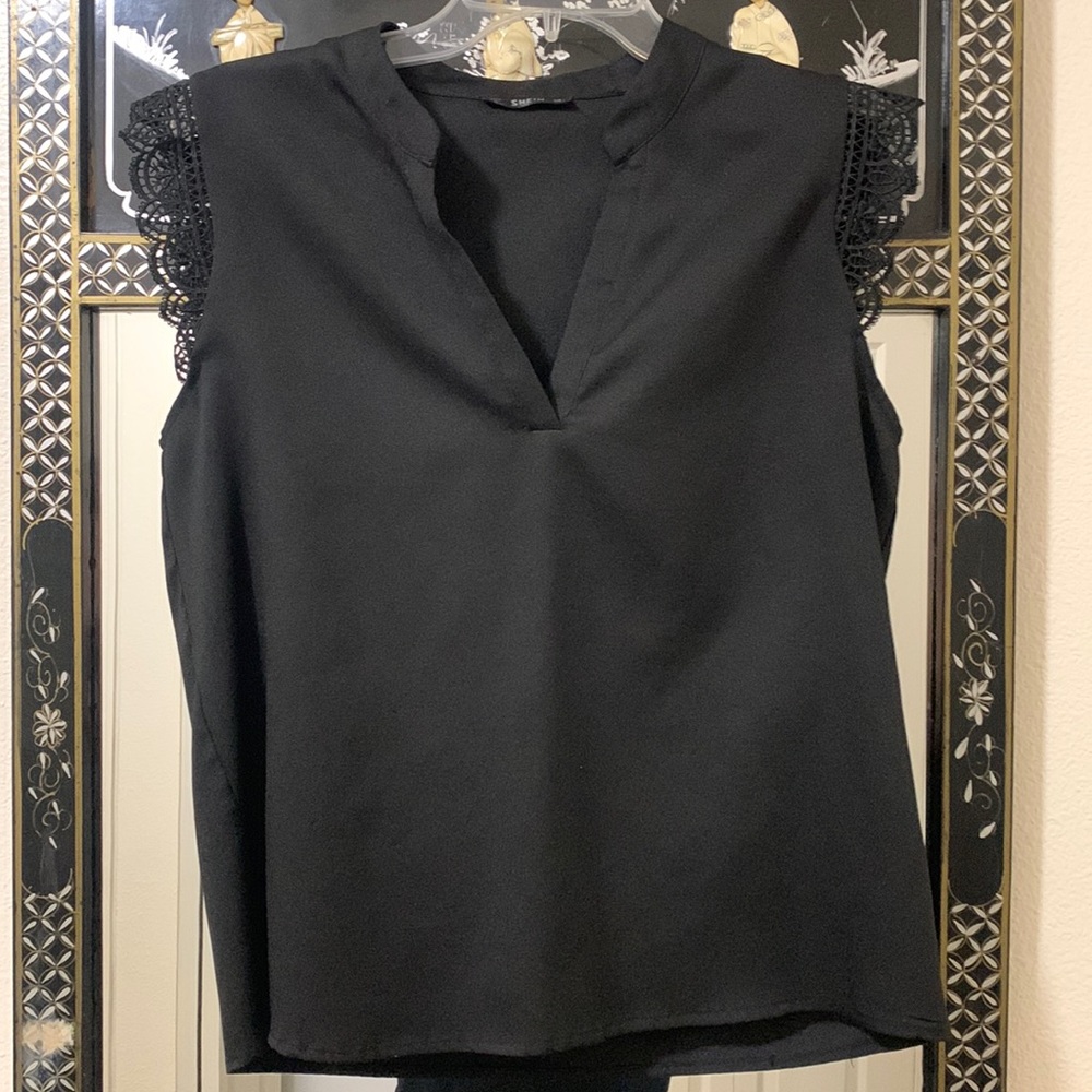 Women’s black shirt sleeve blouse